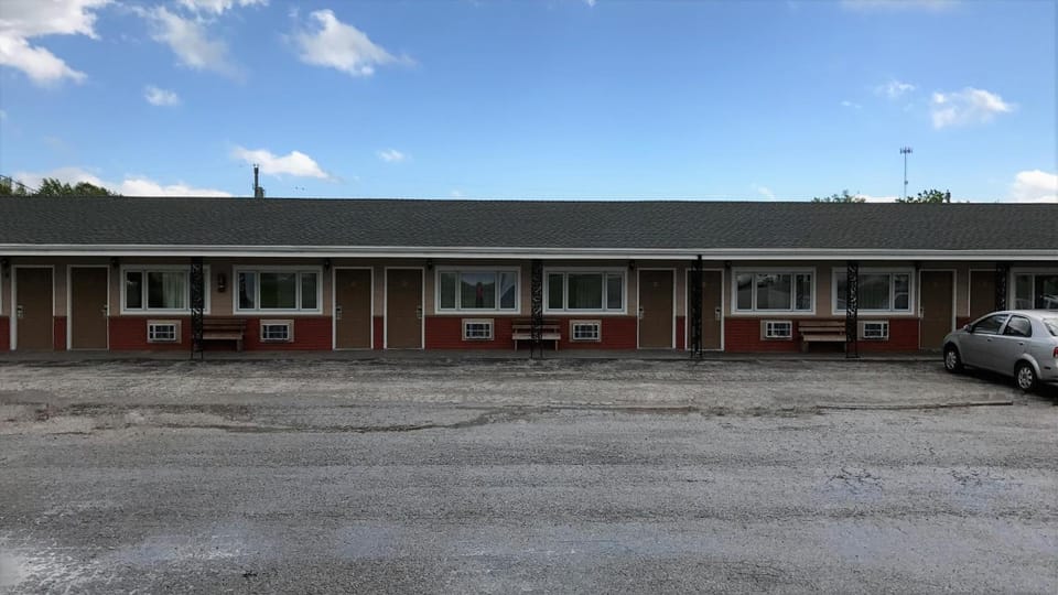 Budget Inn Motel in Ozark Mountains