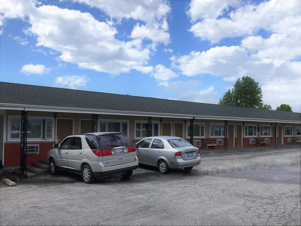 Budget Inn Motel in Ozark Mountains
