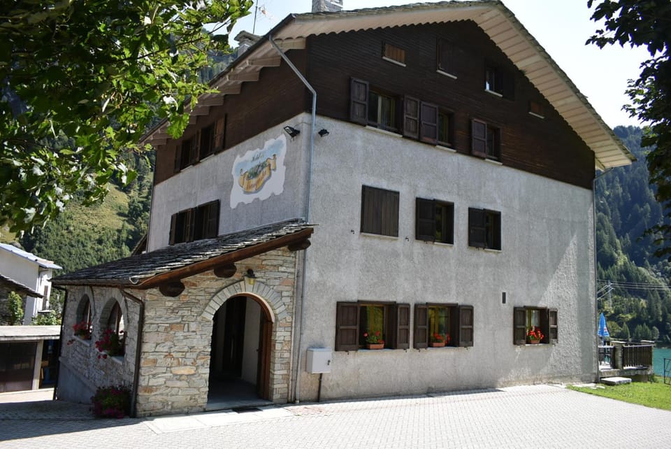 Albergo Mangusta Hotel in Canton of Grisons