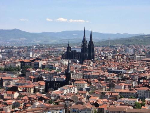 DORMIR À CLERMONT-FERRAND - 1ER MAI Hotel in Clermont-Ferrand