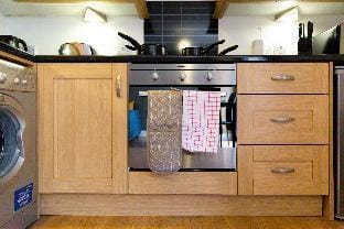 Velvet 1-bedroom apartment The Clockhouse, Hoddesdon  Hotel in East Hertfordshire District