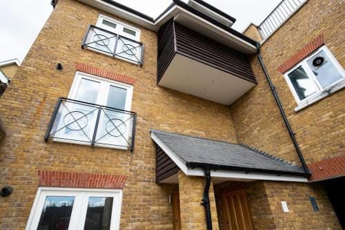 Velvet 1-bedroom apartment The Clockhouse, Hoddesdon  Hotel in East Hertfordshire District