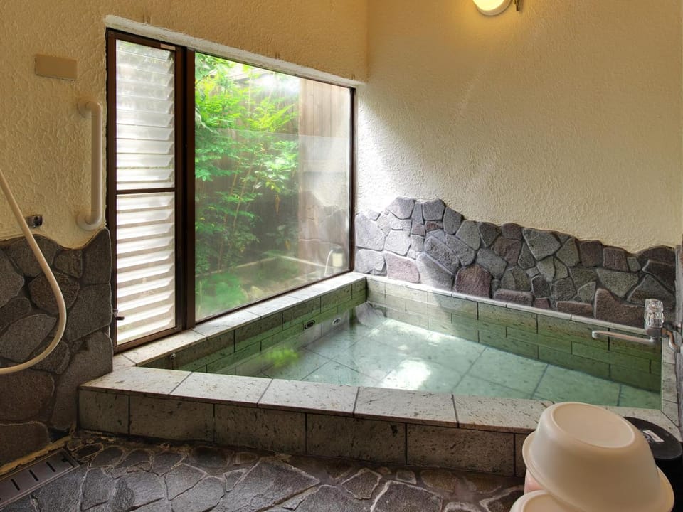 Hot spring bath