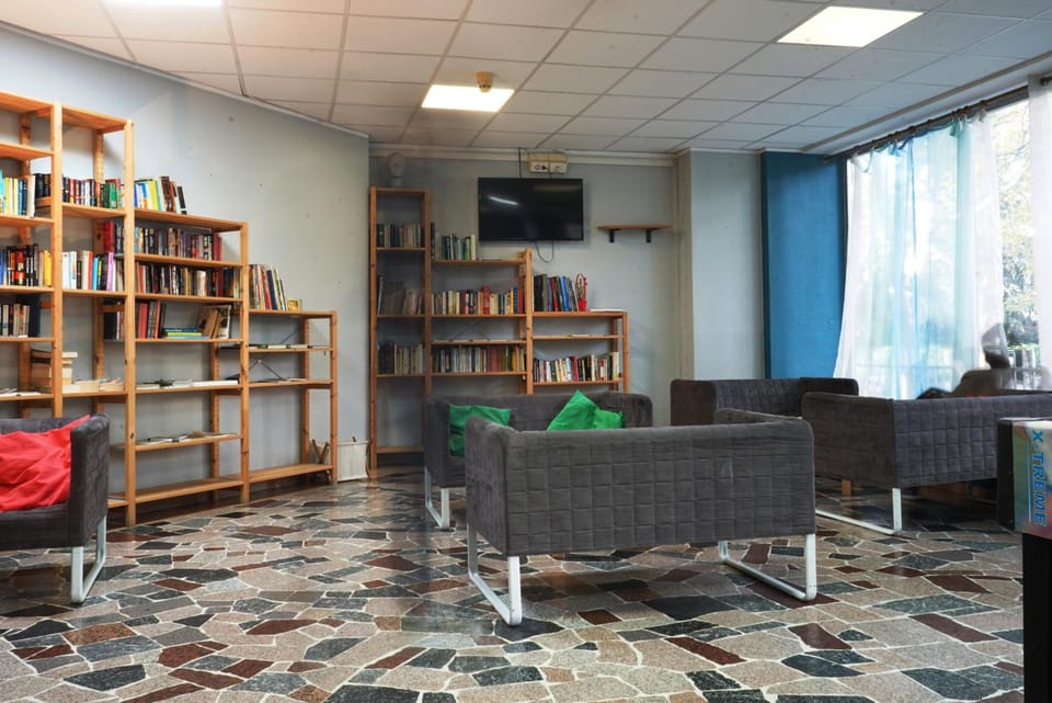 Shared lounge/TV area