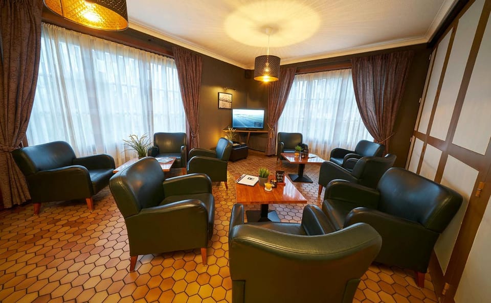 Shared lounge/TV area