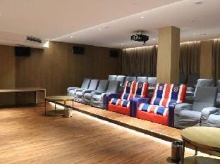 Bright Holiday Village Hotel in Hangzhou