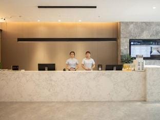 Tianfeng Holiday Hotel (Nanjing Jiangning Longhu Tianjie Zhushan Road Subway Station Branch) Hotel in Nanjing