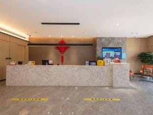Tianfeng Holiday Hotel (Nanjing Jiangning Longhu Tianjie Zhushan Road Subway Station Branch) Hotel in Nanjing