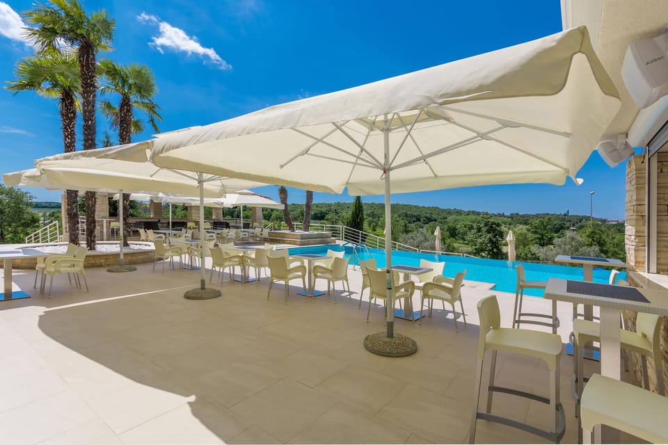 Poolside bar