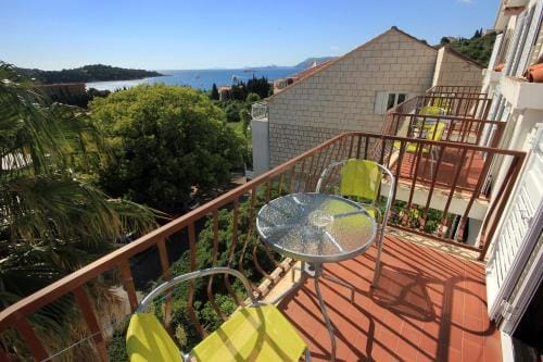Apartments and rooms with a swimming pool Cavtat, Dubrovnik - 4733 Hotel in Cavtat