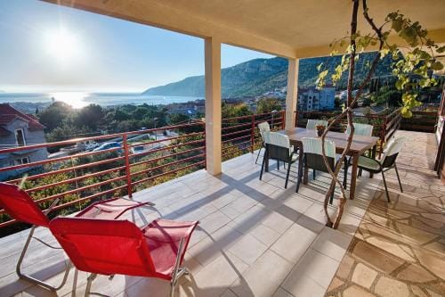 Apartments and rooms with parking space Komiza, Vis - 8844 Hotel in Komiža