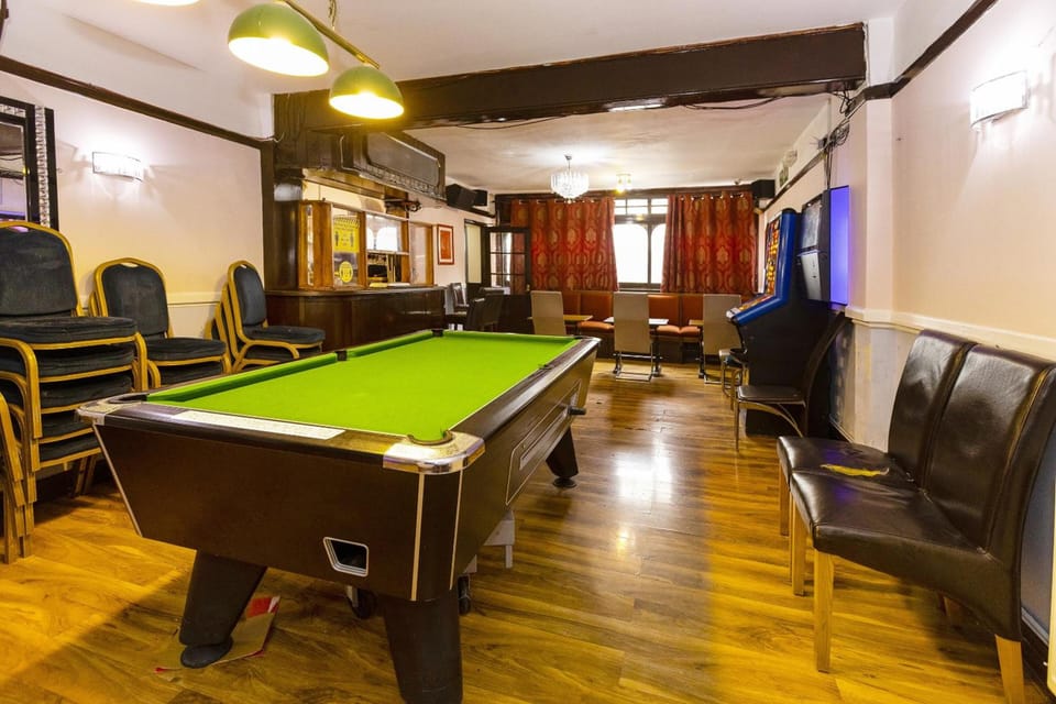 Old Oak Tree Inn Hotel in Southall
