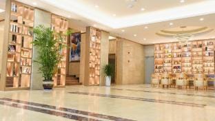 Wanjia Crystal Hotel (Guangming Plaza, Zhenxing Road, Zaozhuang) Hotel in Jiangsu