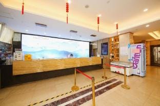 Wanjia Crystal Hotel (Guangming Plaza, Zhenxing Road, Zaozhuang) Hotel in Jiangsu