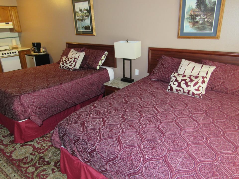 Captain Cook Inn Motel in Devils Lake