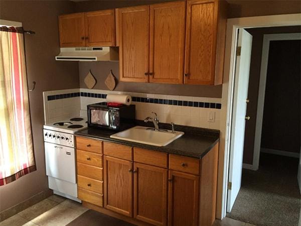 Captain Cook Inn Motel in Devils Lake