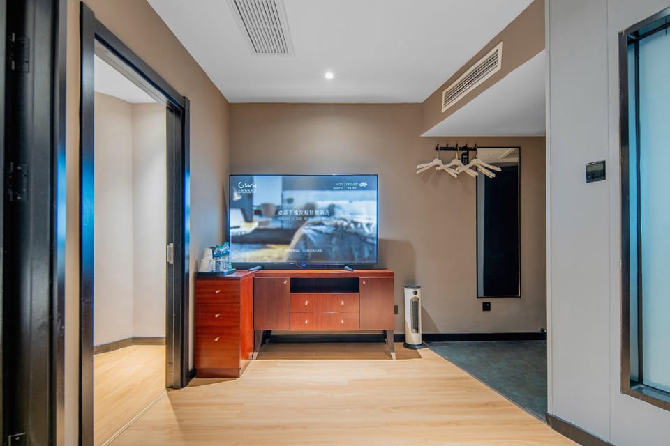 Grey Whale Smart Hotel (Baoding Train Station) Hotel in China