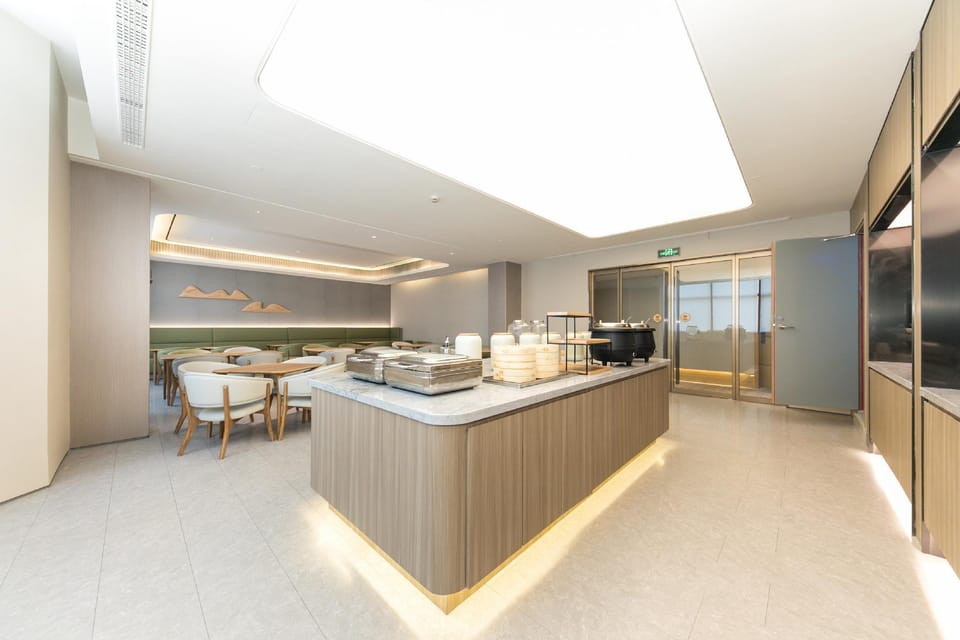 Ji Hotel Shanghai Hongqiao Maotai Road Hotel in Shanghai
