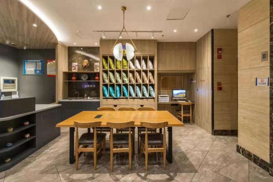 Hanting Hotel Haining Haichang Road Railway Station Hotel in Hangzhou