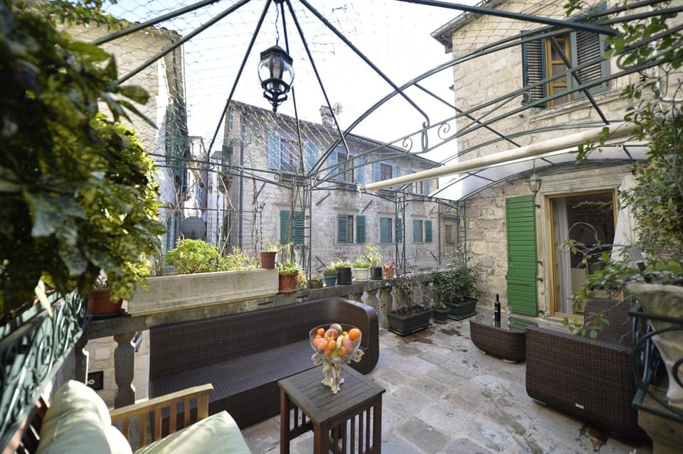 Palazzo Max and Alex Apartments Hotel in Kotor