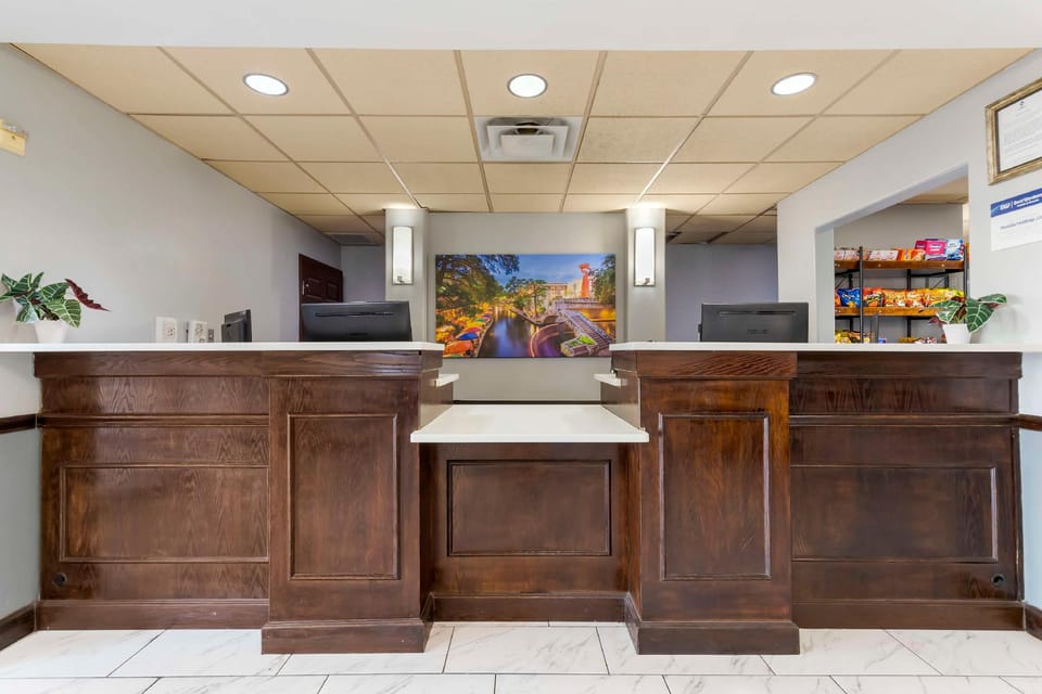 Best Western Medical Center North Inn & Suites Near Six Flags Hotel in San Antonio