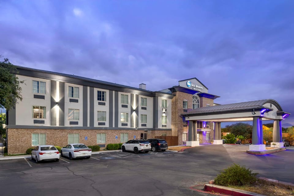 Best Western Medical Center North Inn & Suites Near Six Flags Hotel in San Antonio