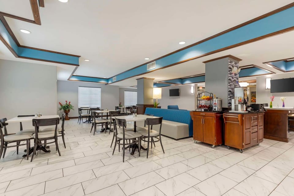 Best Western Medical Center North Inn & Suites Near Six Flags Hotel in San Antonio