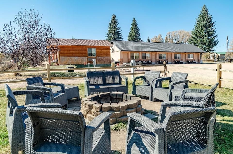 Mountain Ridge Motel and Cabins Lodge in Hatch
