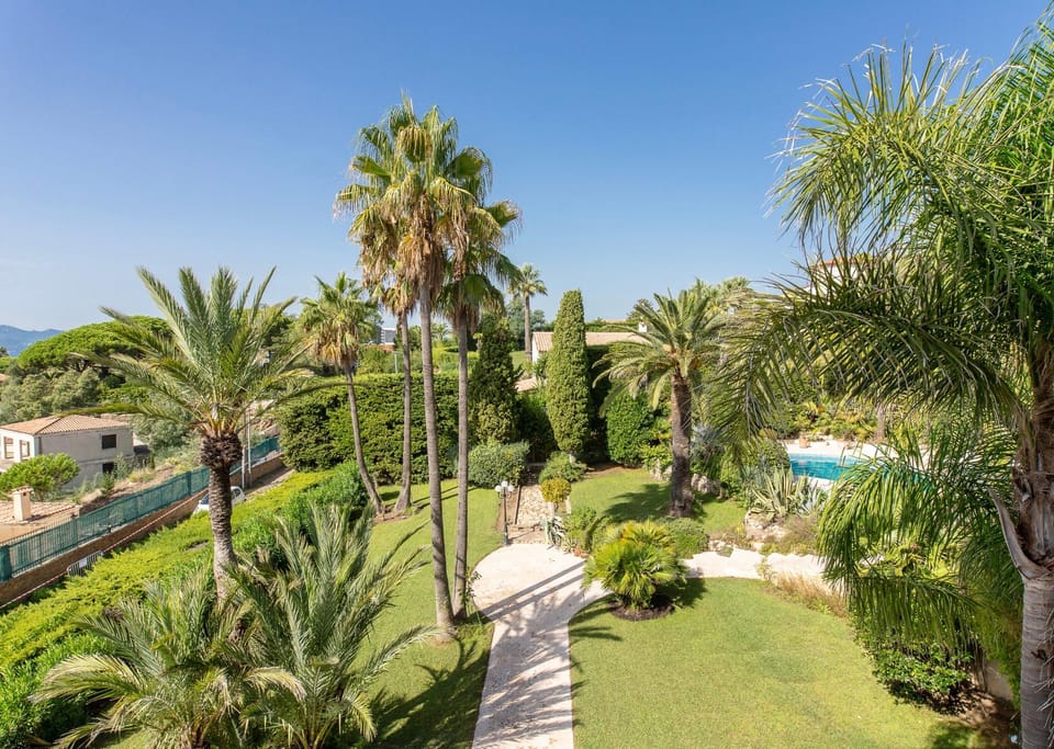 Villa Le Castel Rose Resort in Cannes