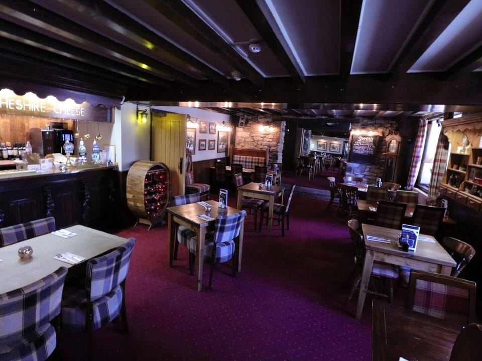 Ye Olde Cheshire Cheese Inn Hotel in Castleton