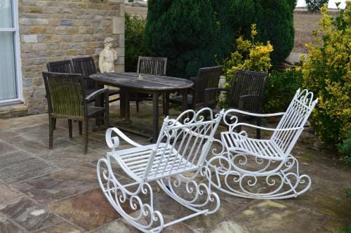 Queen Anne's Stable Hotel in England