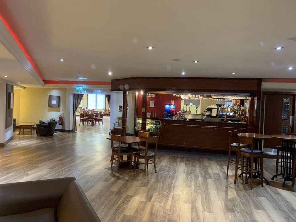 Keer Side Lodge, Luxury lodge with private hot tub at Pine Lake Resort Lodge in England