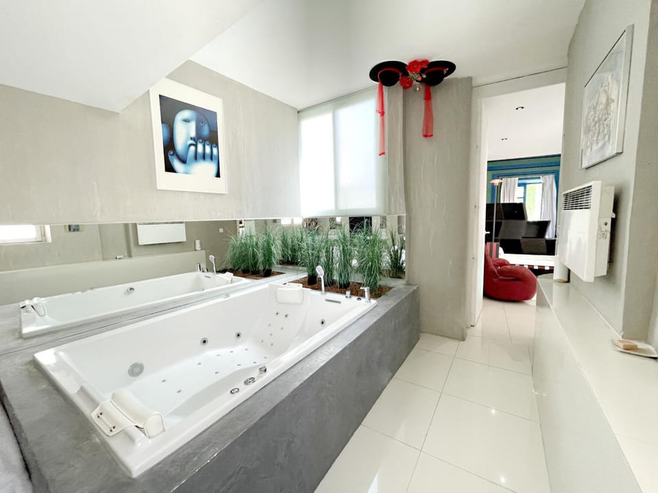 Artishow Hotel in L'Isle-sur-la-Sorgue