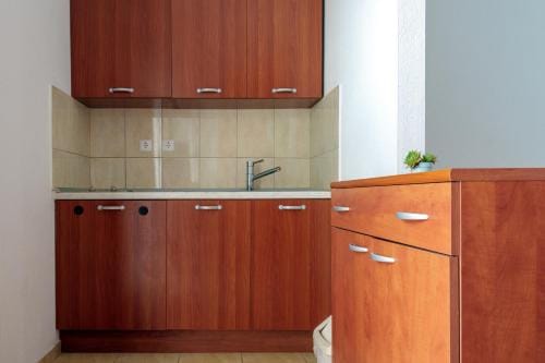 Sea view Apartment Studio for 23 people - close to commodities Hotel in Baška Voda