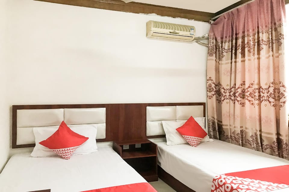 OYO Rainbow Guest House Hotel in Chengdu