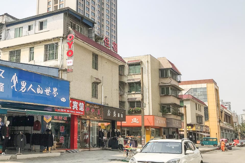 OYO Rainbow Guest House Hotel in Chengdu