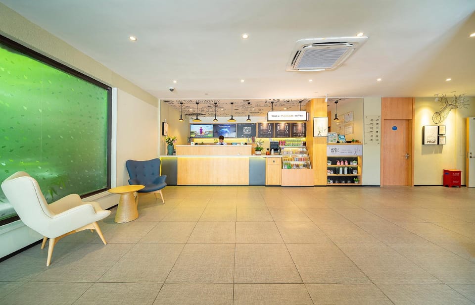 Hanting Hotel Shanghai Hongqiao Hub Railway Station Hotel in Shanghai