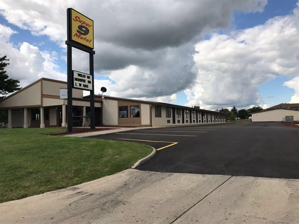 Super 9 Motel Troy Hotel in Ohio