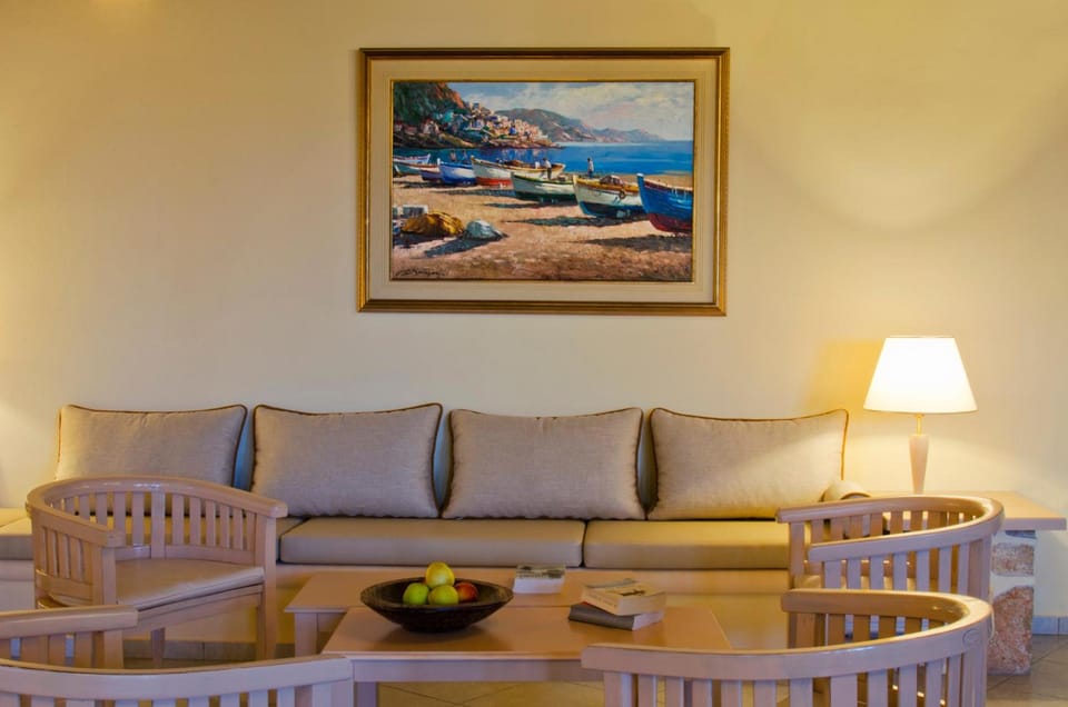 Shared lounge/TV area