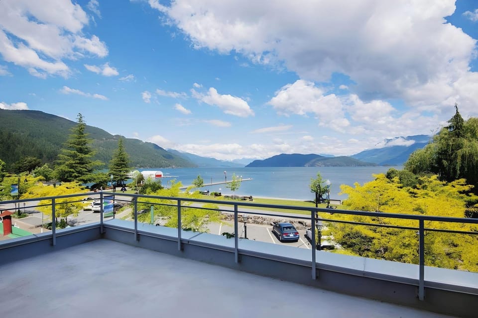 Harrison Beach Hotel Hotel in Harrison Hot Springs