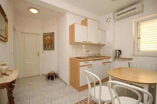Apartments and rooms with parking space Baska Voda, Makarska - 6704 Hotel in Baška Voda