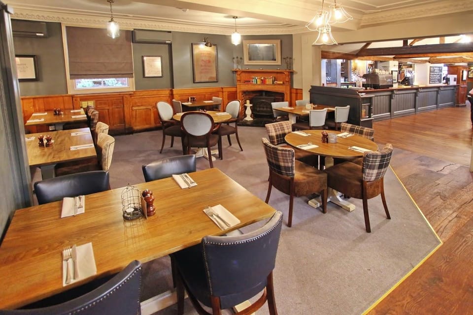 Chequers Marlow Inn in Wycombe District