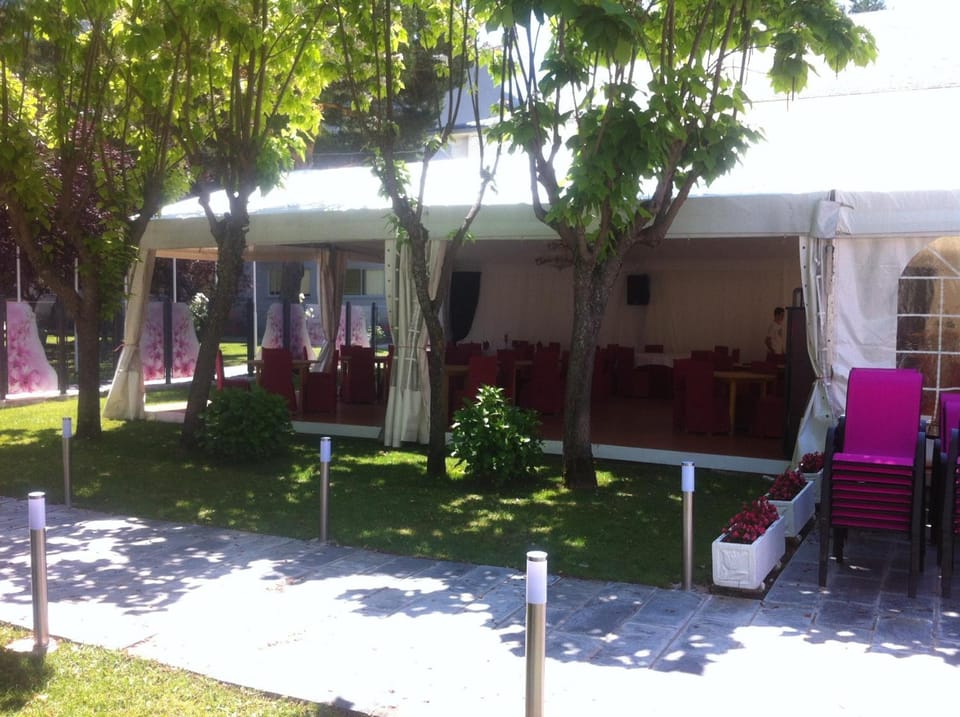 Banquet hall