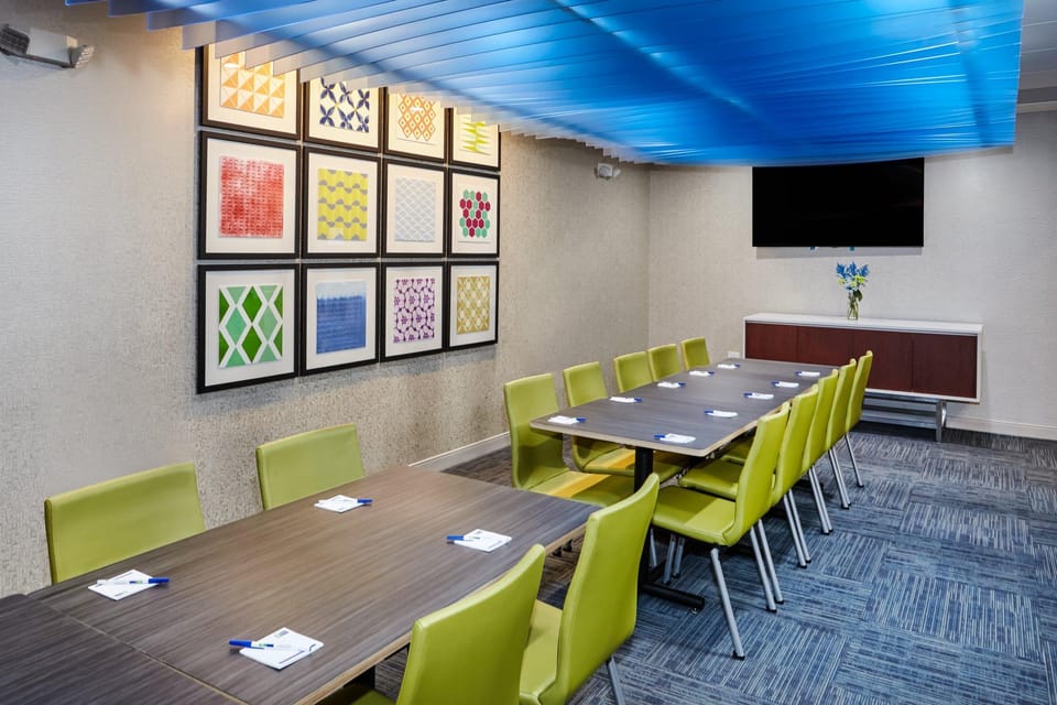 Holiday Inn Express & Suites Chicago North Shore - Niles By IHG Hotel in Des Plaines