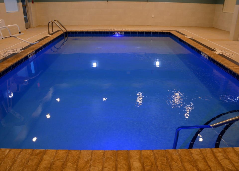 Holiday Inn Express & Suites Pittsburgh - Monroeville By IHG Hotel in Churchill