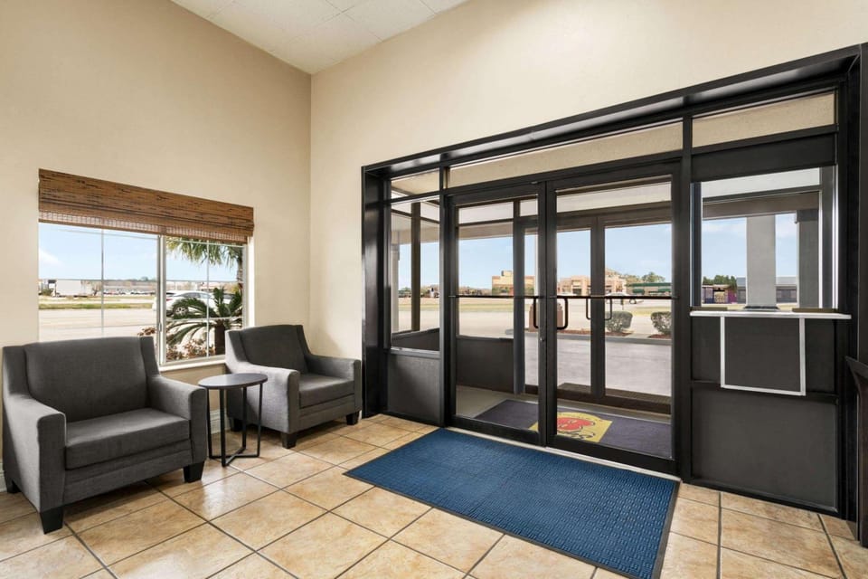 Super 8 by Wyndham Gulfport Airport NW/Near Biloxi Hotel in Gulfport