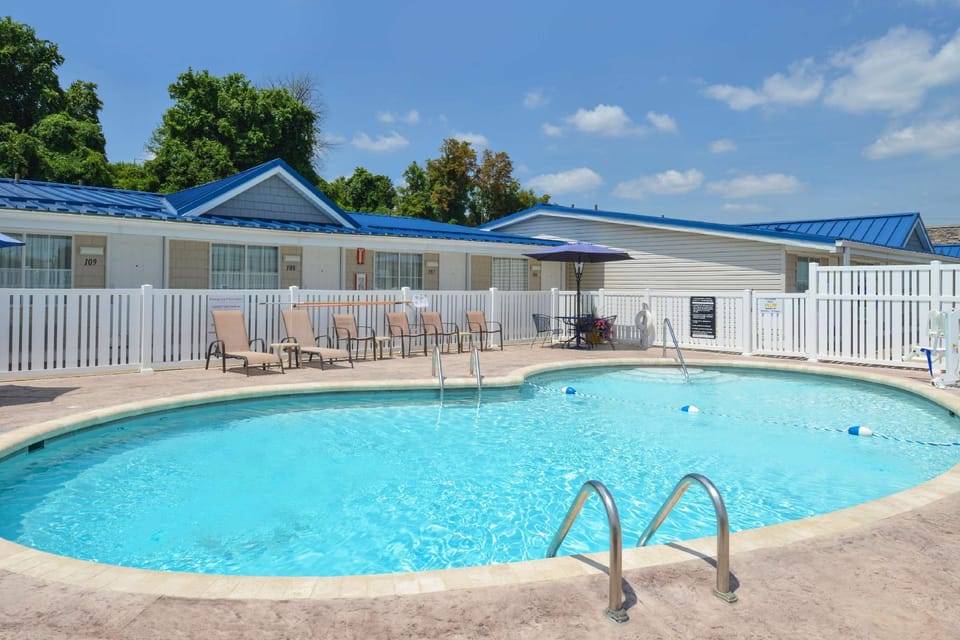 Americas Best Value Inn & Suites St. Clairsville Wheeling Motel in Ohio
