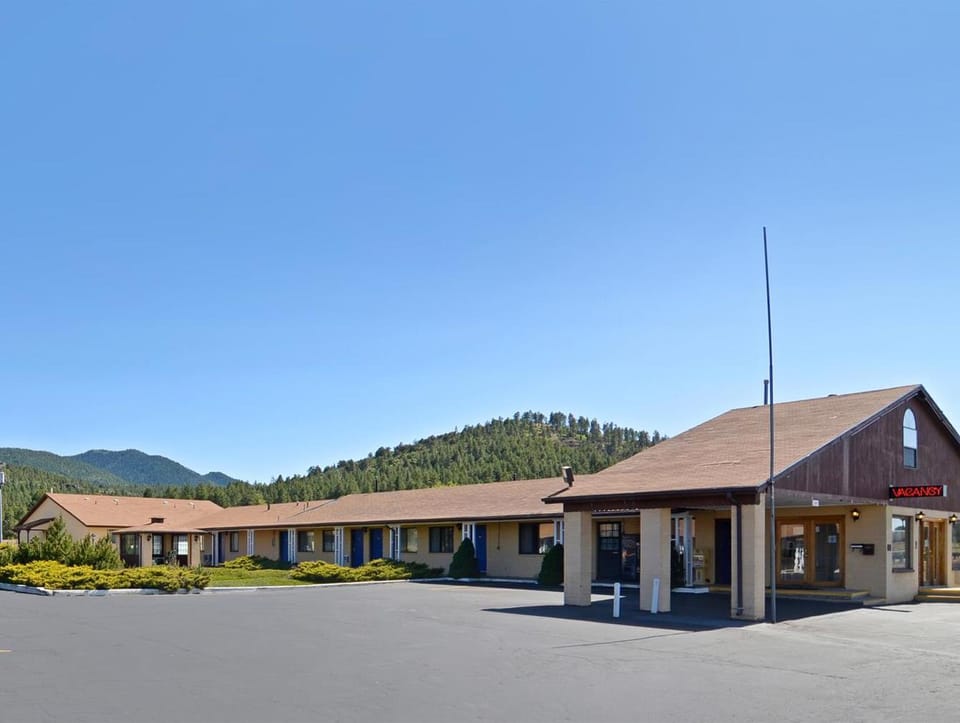 Super 8 by Wyndham Williams West Route 66/Grand Canyon Area Hotel in Williams