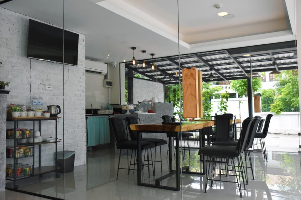 Shared lounge/TV area