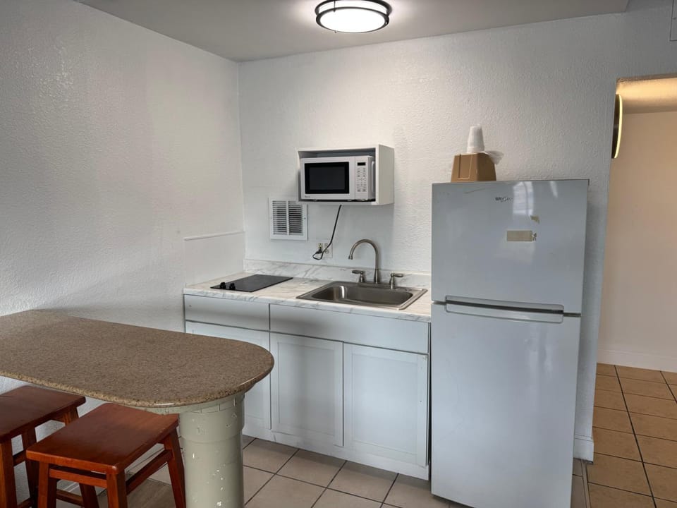 Belmont Inn & Suites Virginia Beach Hotel in Virginia Beach